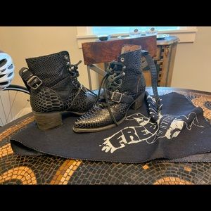 Freebird boots size 6